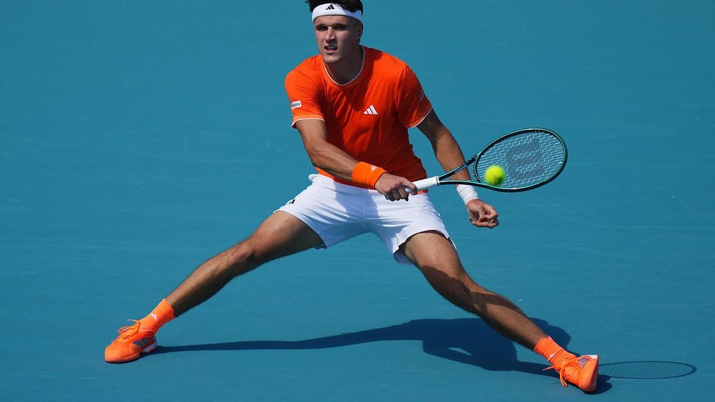 Vuosi sitten turnauksen voittaneen Tshekin Jakub Mensikin pelit päättyivät kolmannelle kierrokselle.