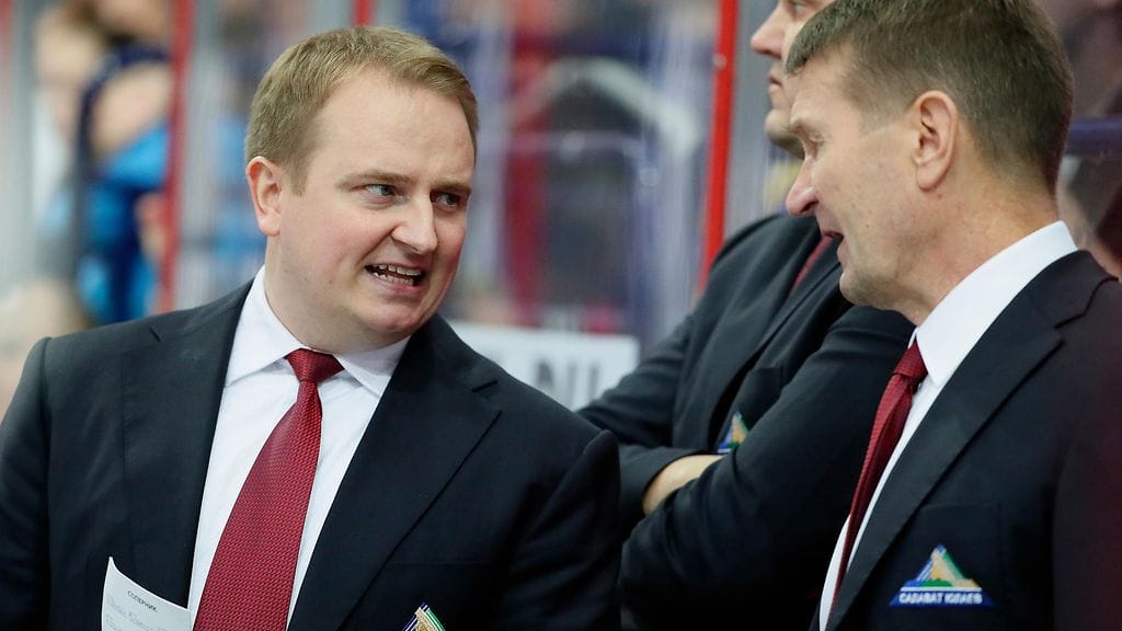 Tomi Lämsä (vas.) on toiminut urallaan myös Erkka Westerlundin apuvalmentajana Jokereissa ja KHL-seura Ufassa (kuvassa).