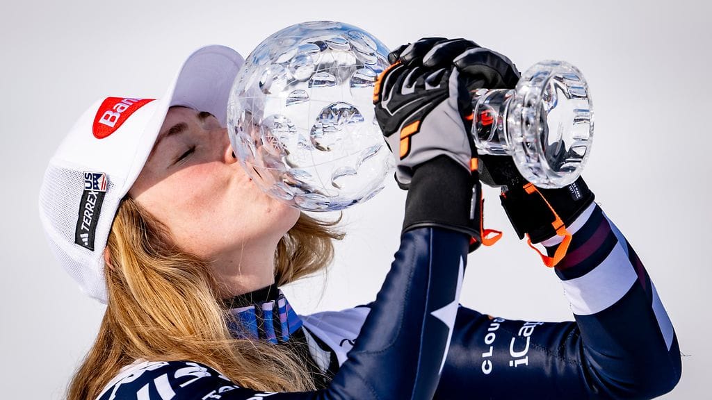 Mikaela Shiffrin juhli tiistaina pujottelucupin voittoa Lillehammerissa. Keskiviikkona varmistui myös maailmancupin kokonaiskilpailun ykköstila.