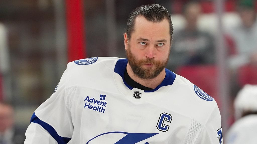 Kapteeni Victor Hedman on henkilökohtaisten syiden vuoksi toistaiseksi sivussa Tampa Bay Lightningin toiminnasta.