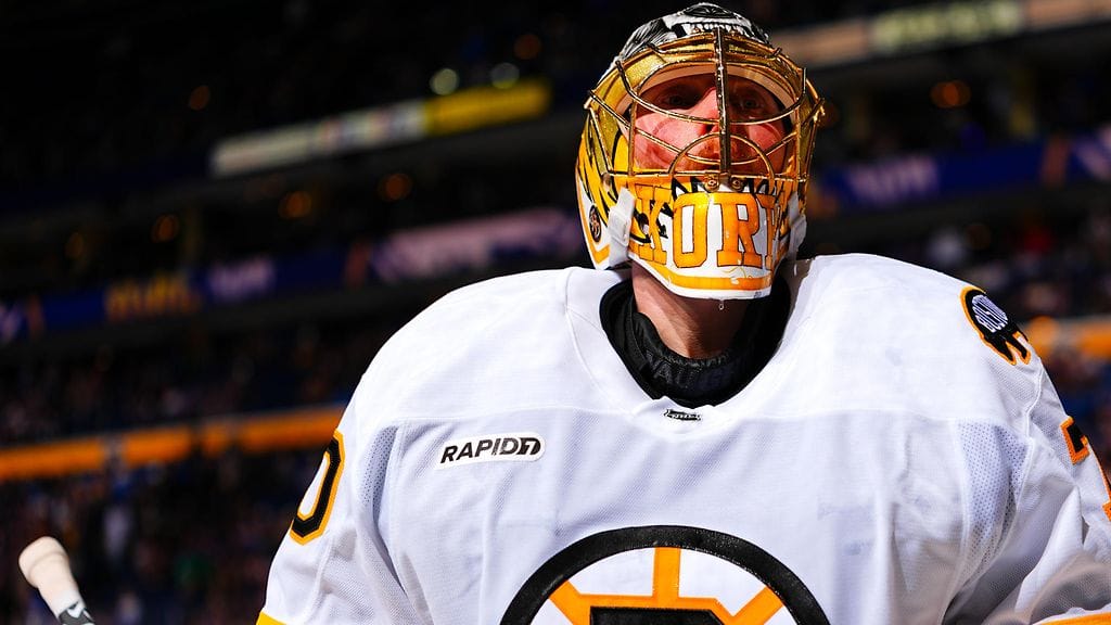 Joonas Korpisalo torjui Boston Bruinsille ison voiton.