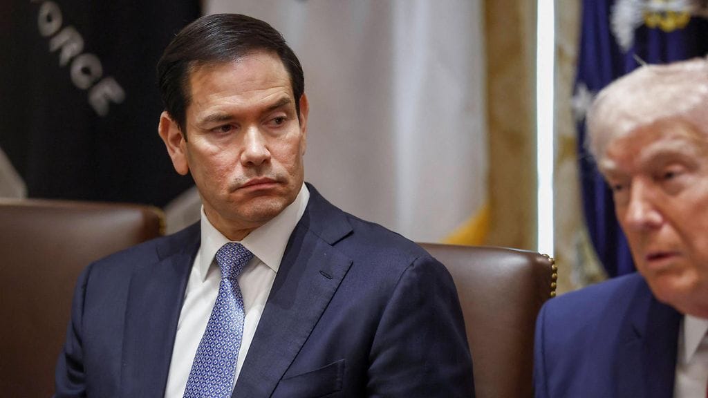 Yhdysvaltain ulkoministeri Marco Rubio istui Donald Trumpin vieressä Valkoisessa talossa 26. maaliskuuta.