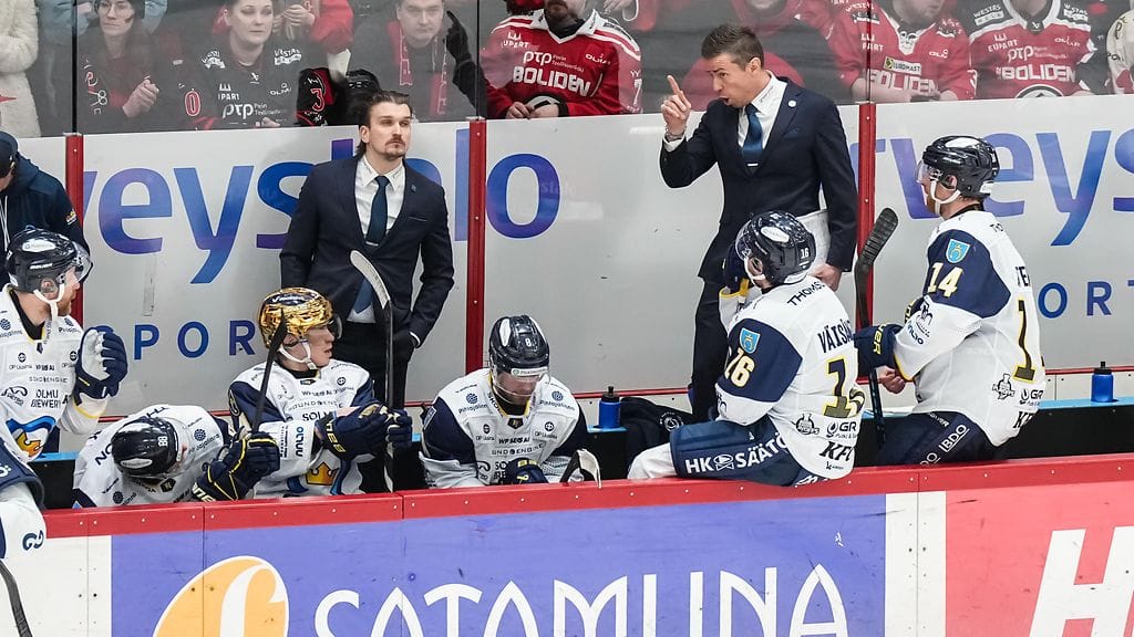 Jyrki Ahon Kiekko-Espoon kausi päättyi Ässien käsittelyssä.