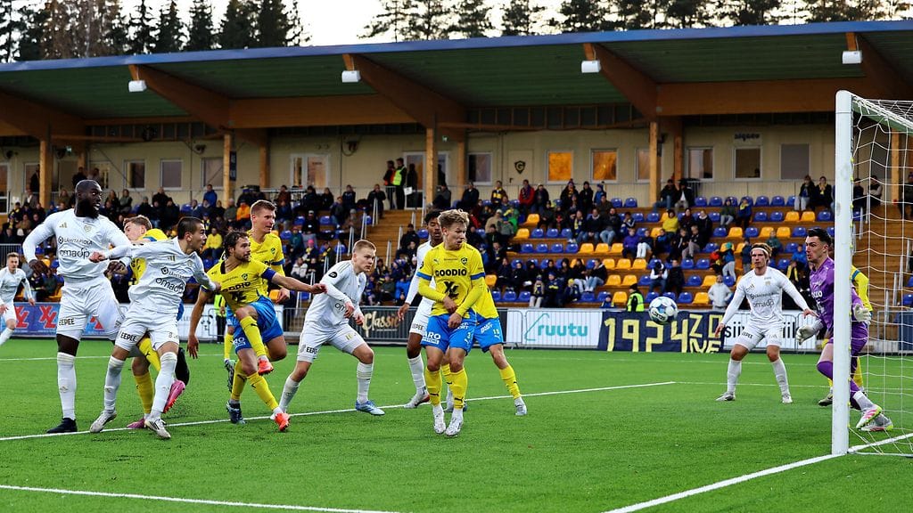 IF Gnistan pelaa kotiotteluitaan Oulunkylän jalkapallostadionilla.