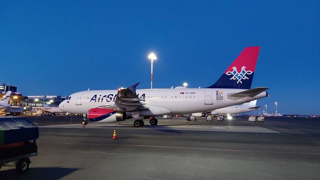 Helsinki-Vantaan kentälle jumiutuneessa serbilaiskoneessa on 128 matkustajaa.