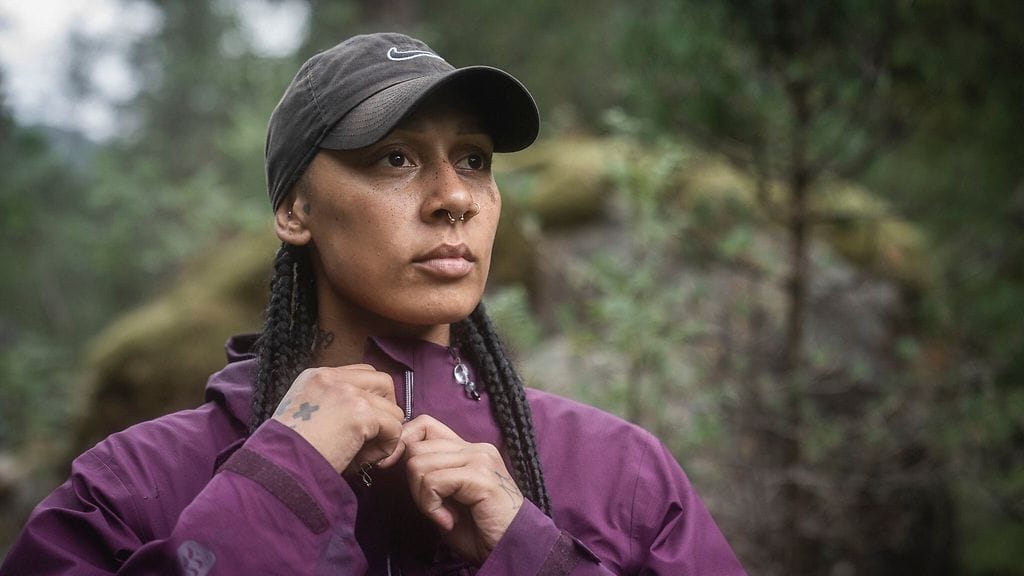 Alexandra kertoo kasvaneensa rikkinäisessä perheessä.