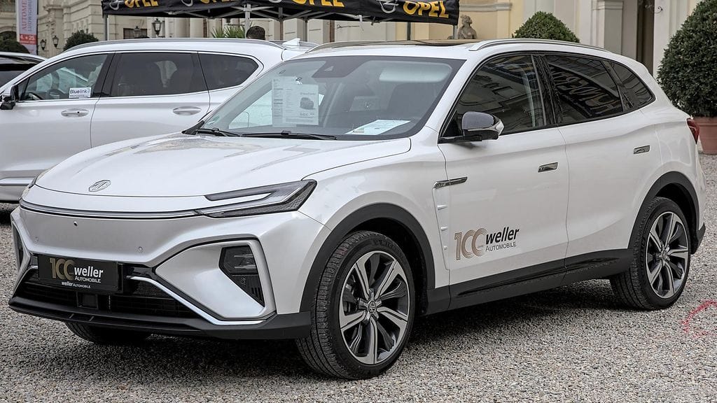 MG Marvel R Performance AWD -sähköauton neliveto ei ole toiminnassa peruutettaessa.