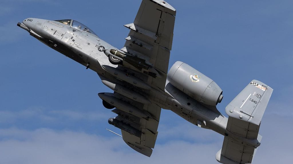 Kuvassa A-10 Warthog Thuderbolt II-lentokone