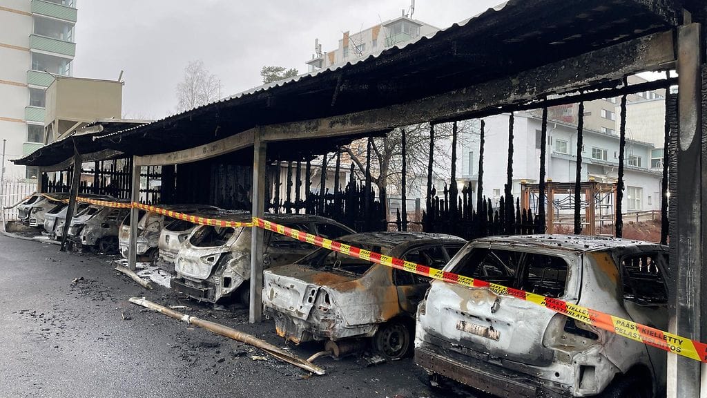 Roihuvuori_autojen palo_lukijankuva