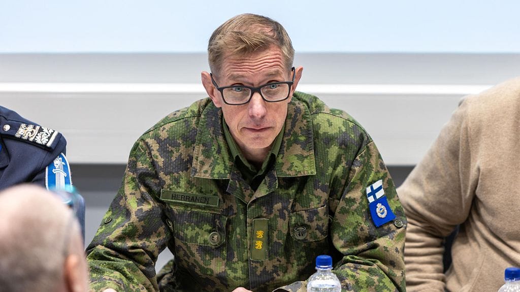 Timo Herranen kertoo uhkaavasta rattiraivotapauksesta, jossa pakettiautoilija yritetti vahingoittaa tai vähintään pelotella häntä.