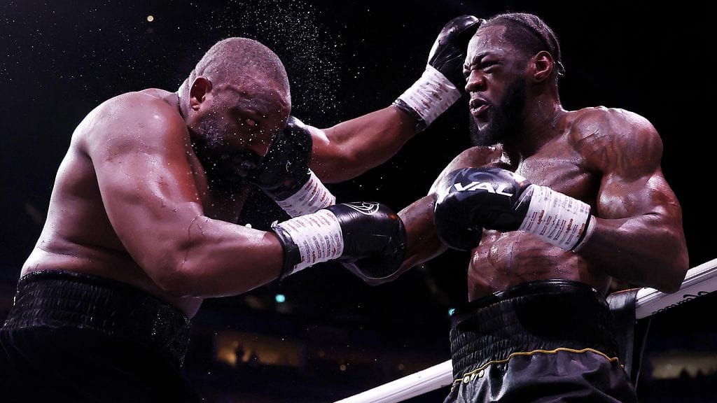 Derek Chisora ja Deontay Wilder iskivät vaiherikkaan ottelun.