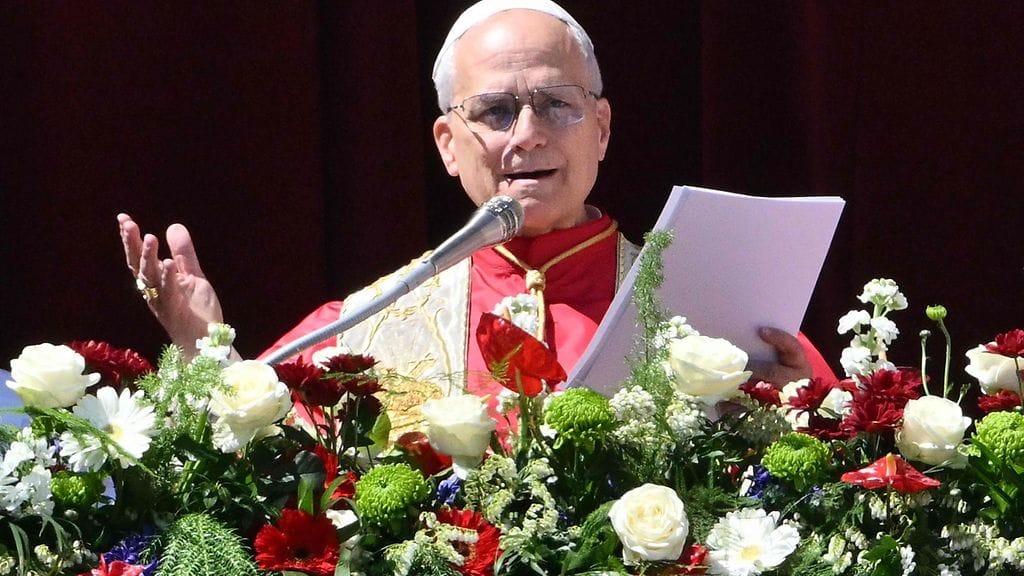 Paavi sanoi ihmisten olevan tottumassa väkivaltaan.