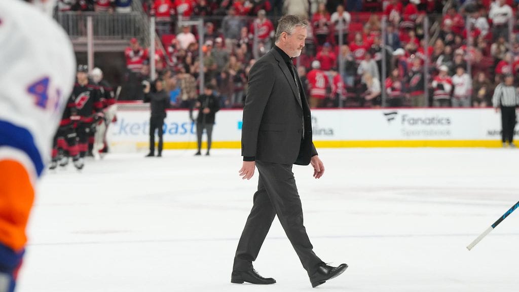 Patrick Roy joutui väistymään New York Islandersin peräsimestä.