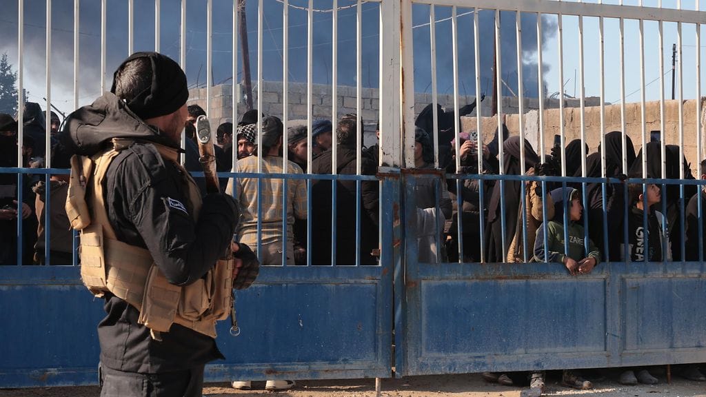 Suomesta matkusti vuosina 2012– 2016 Syyrian konfliktialueelle kymmeniä miehiä ja naisia lapsineen liittyäkseen terroristijärjestö Isisiin tai elämään sen niin sanotussa kalifaatissa. Kuvituskuva leiriltä vuodelta 2026, jolloin Syyria alkoi tyhjentämään leiriä.