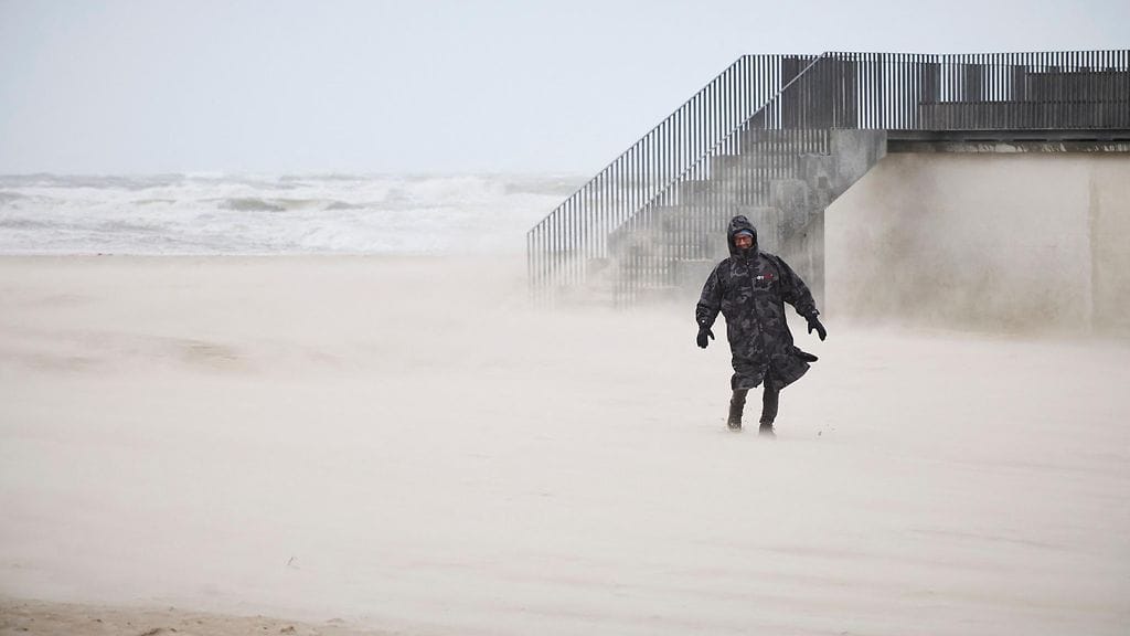 Myrsky nostatti aaltoja myös Tanskan rannikolla.