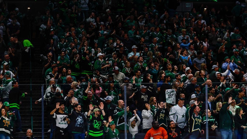 Dallas Starsin faneja American Airlines Centerissä kuvituskuvassa.