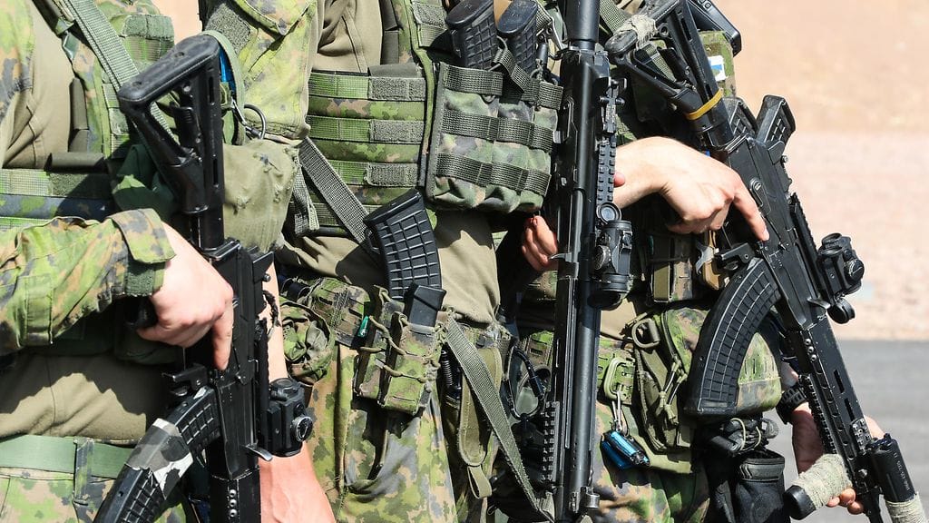 Henkilövahinkoja ei aiheutunut, mutta 33 varusmiestä altistui laukaisumelulle.