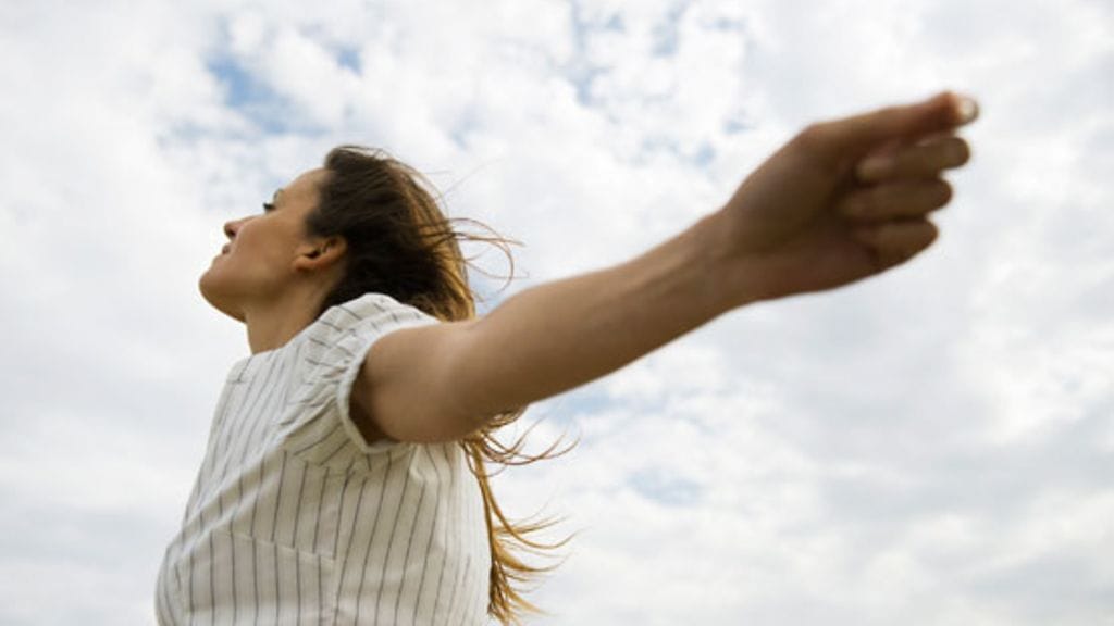 Uutta voimaa saa kuuntelemalla omaa hengitystä ja liikkumalla luonnossa.