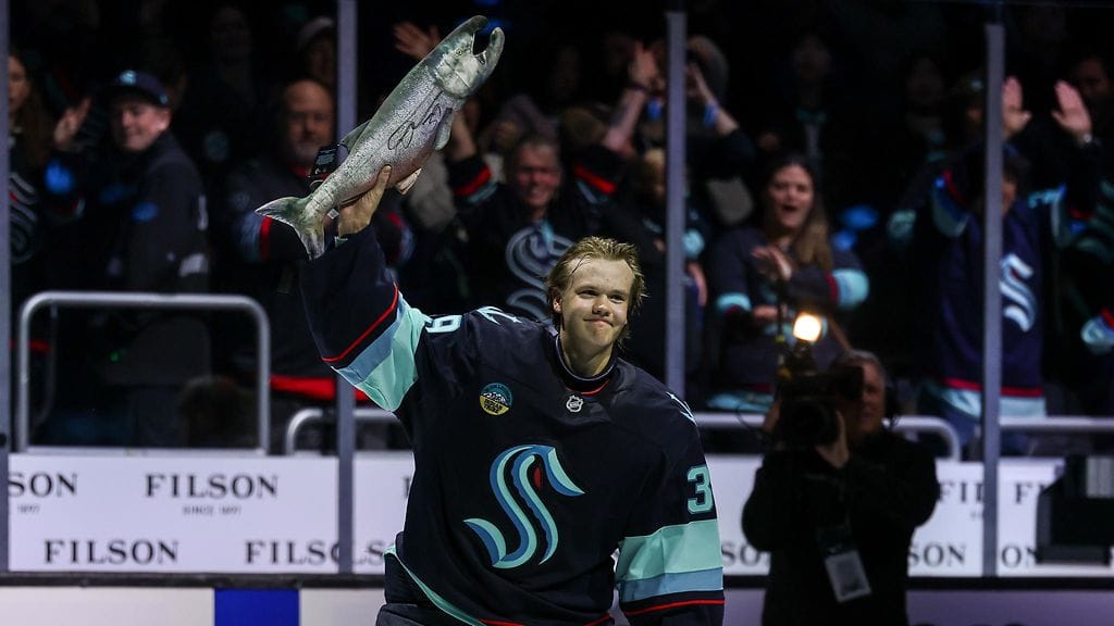 Niklas Kokko valittiin ykköstähdeksi ensimmäisessä NHL-startissaan.