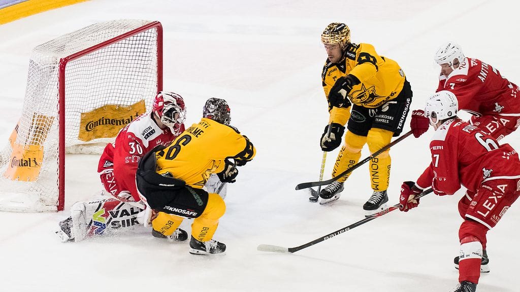 Maxime Fortier (kesk.) palaa SaiPan miehistöön.
