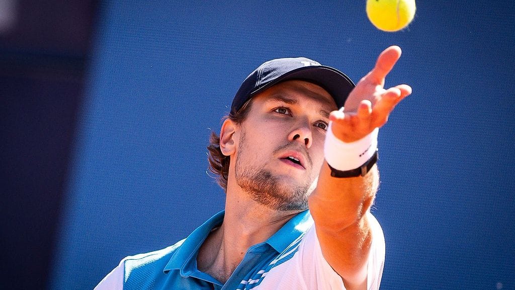 Otto Virtanen taipui Carlos Alcarazille.