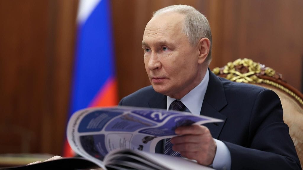 Talouden alamäki ja internetin laajat katkot saattavat olla syynä Venäjän presidentti Vladimir Putinin suosion laskuun.