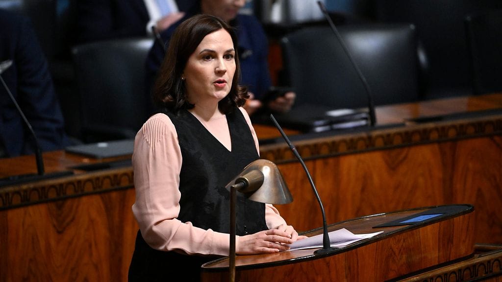 Sosiaaliturvaministeri Sanni Grahn-Laasonen eduskunnassa 15.4.2026.