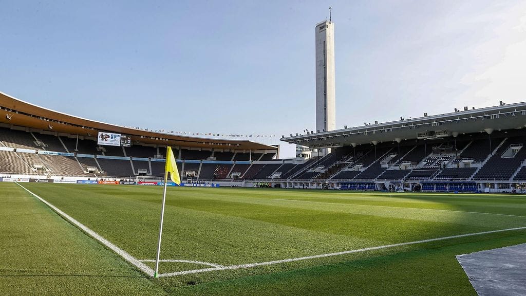 Helsingin olympiastadionilla on luonnonnurmi.