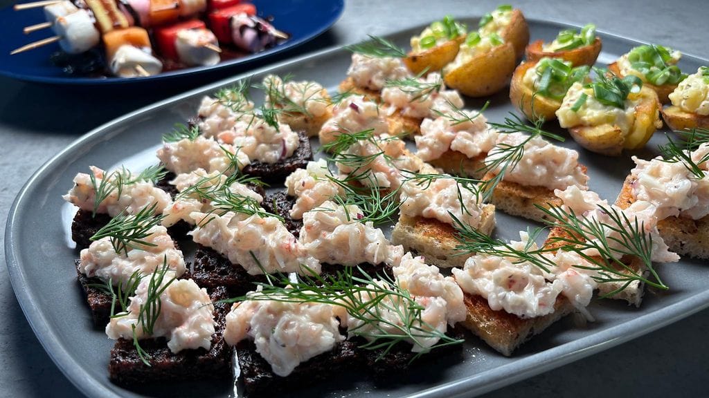 Pienet skagenleivät maistuvat vaikka vappupiknikillä.