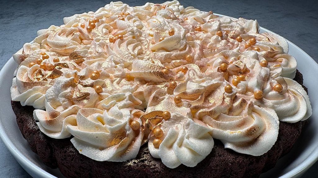 Suklaakakku maistuu vaikka äitienpäivänä!