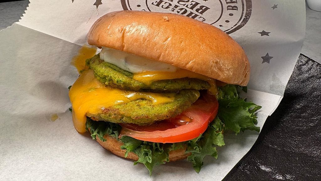 Herkulliset kasvisburgerit on helppo valmistaa itse!