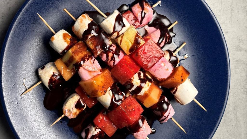 Herkku-hedelmävartaiden täytteitä voit myös vaihdella haluamallasi tavalla!