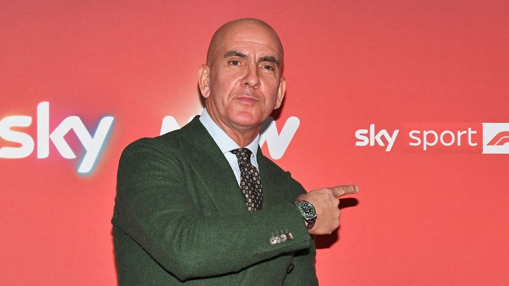 Jalkapalloasiantuntija Paolo Di Canio satutti itseään.