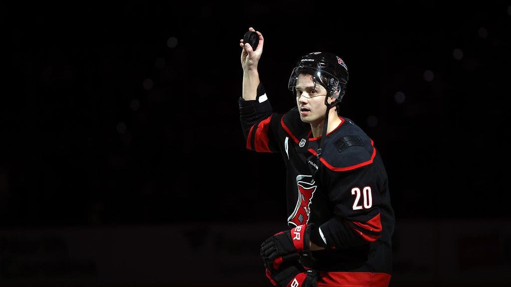 Sebastian Aho oli NHL:n runkosarjassa suomalaisten paras pistemies tehoin 27+53=80.