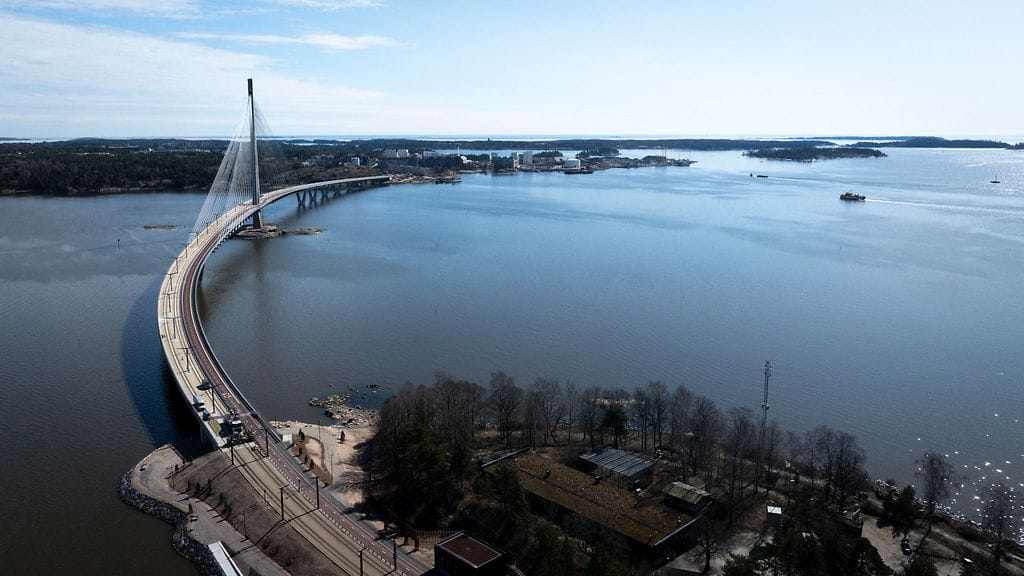 Helsingistä löytyi tunnistamaton vainaja merestä.