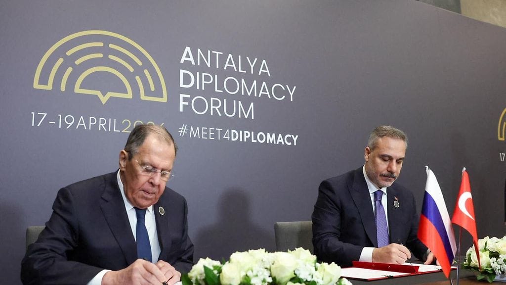 Turkin Antalyan diplomaattifoorumiin osallistui myös Venäjän ulkoministeri Sergei Lavrov yhdessä turkkilaiskollega Hakan Fidanin kanssa.