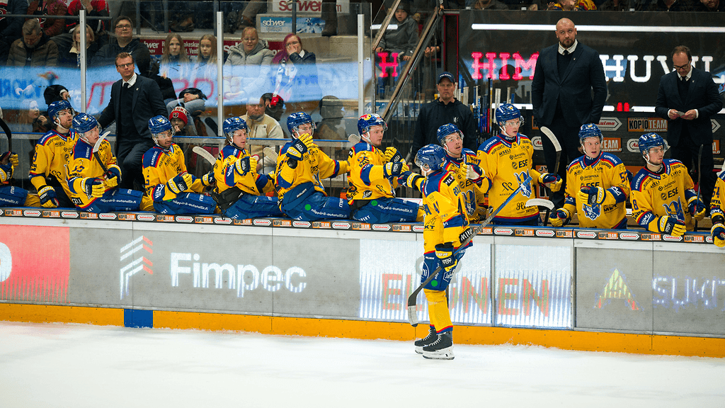 Kuvituskuvassa Jukurit-penkki.