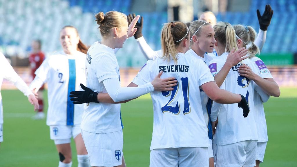 Kuvituskuvassa Suomen pelaajia.