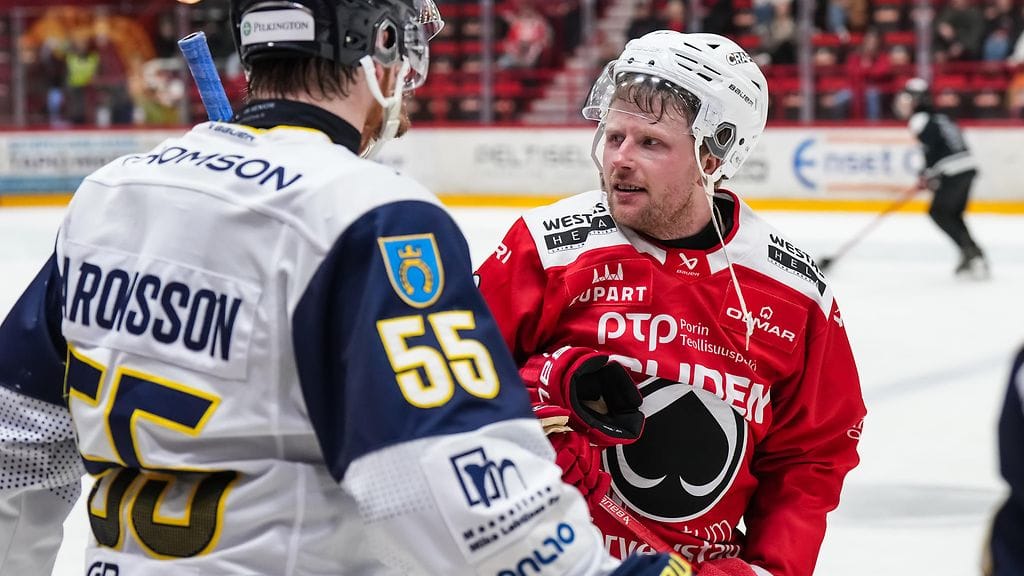 Oskar Nilsson pääsi pelaamaan myös SM-liigan pudotuspelejä Ässissä.