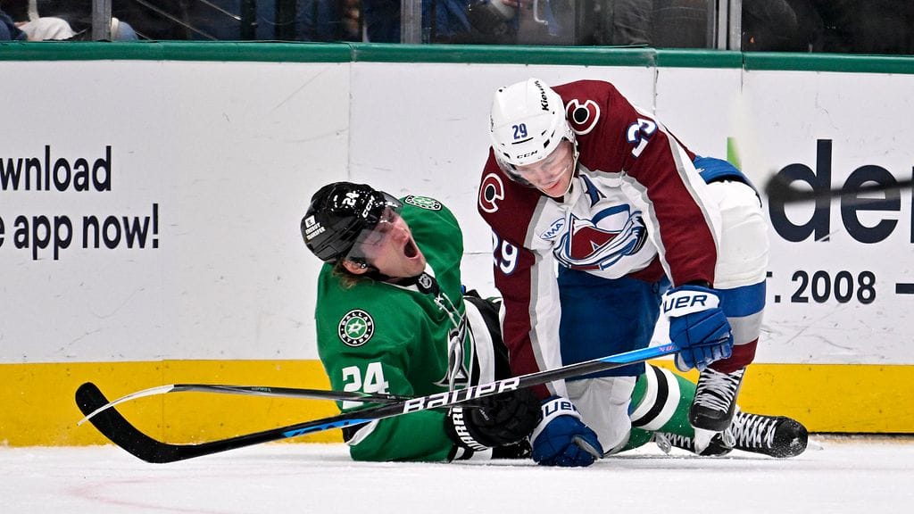 Roope Hintz loukkaantui alkukeväällä rytäkässä Nathan MacKinnonin kanssa.