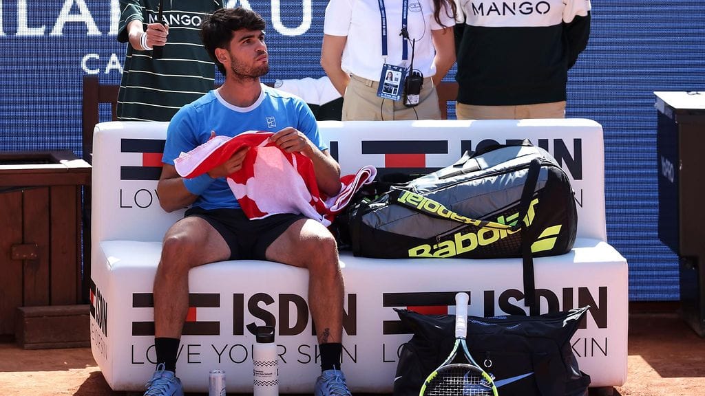 Carlos Alcaraz kuntouttaa rannettaan, jonka hän loukkasi viime viikon ottelussa Otto Virtasta vastaan.