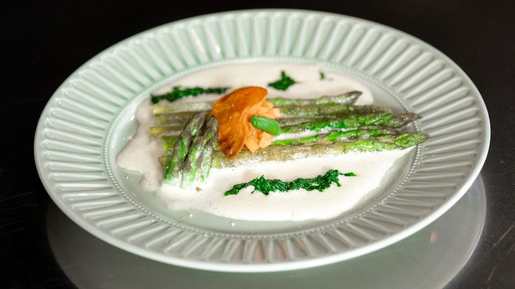 MasterChef Suomi: Tankoparsaa mousselines-kastikkeella, basilikapestolla, pikkelöidyllä bataatilla, ananaskirsikalla ja bataattilastuilla, Marin resepti