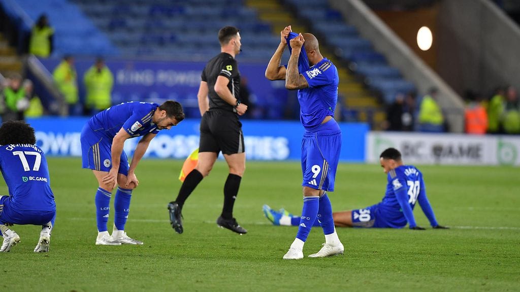 Leicesterin pelaajat olivat järkyttyneitä putoamisen varmistuttua.