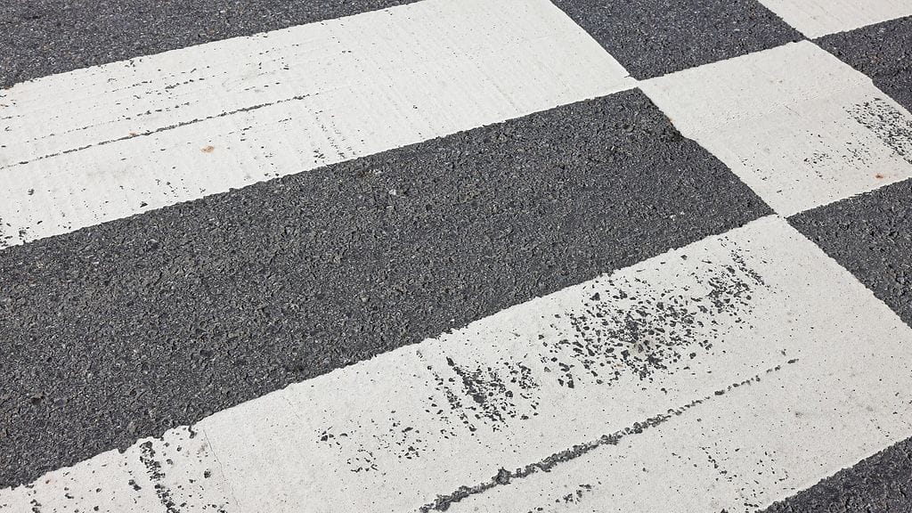 Suojatiellä onnettomuuteen joutunut lapsi ei tiettävästi saanut vakavia vammoja.