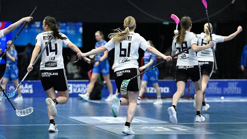 TPS palasi valtaistuimelle.