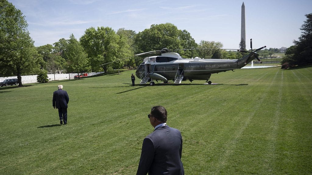 Yhdysvaltain presidentti Donald Trump puhui lehdistölle ennen lähtöään Valkoisesta talosta Las Vegasiin, Nevadaan, 16. huhtikuuta 2026 Washingtonissa.
