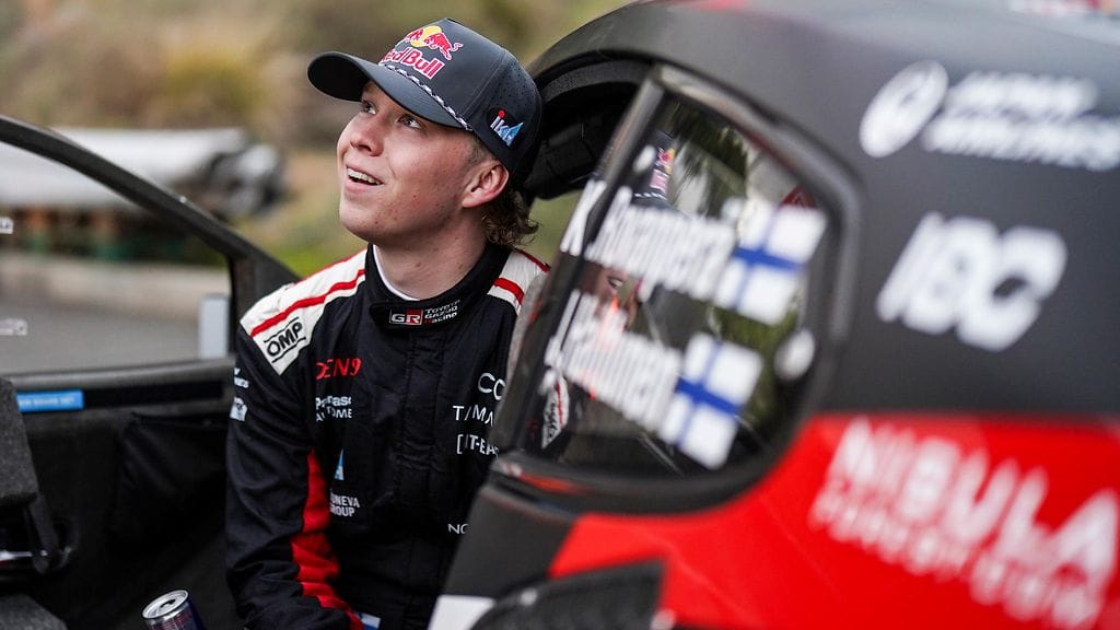 Kalle Rovanperä dominoi Kanarian MM-rallia vuosi sitten. Nyt hän yrittää auttaa hyvää ystäväänsä Takamoto Katsutaa menestymään siellä.