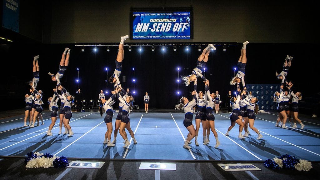 Suomen naisten cheer-maajoukkue nappasi MM-hopeaa.