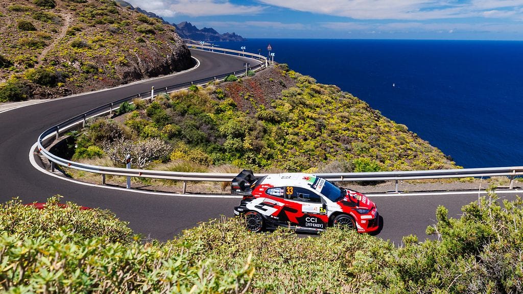 Elfyn Evans on aloittanut lauantaipäivän erinomaisesti.