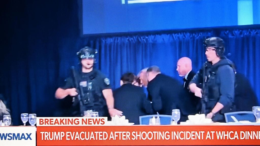 AOP donald trump evakuointi ampuminen